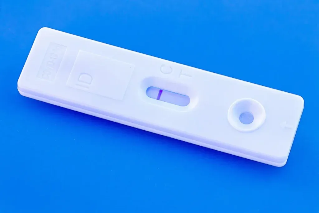 Kaseta szybkiego testu antygenowego z jedną kreską w okienku wyniku